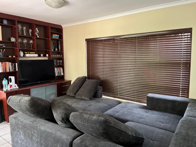 To Let 3 Bedroom Property for Rent in Uitzicht Western Cape